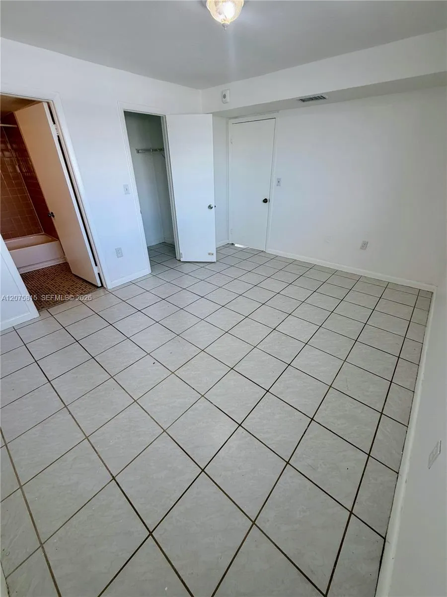 Foto de propiedad en 2001 Bay Drive 404, Miami Beach, FL 33141 Miami Beach con MLS# 
