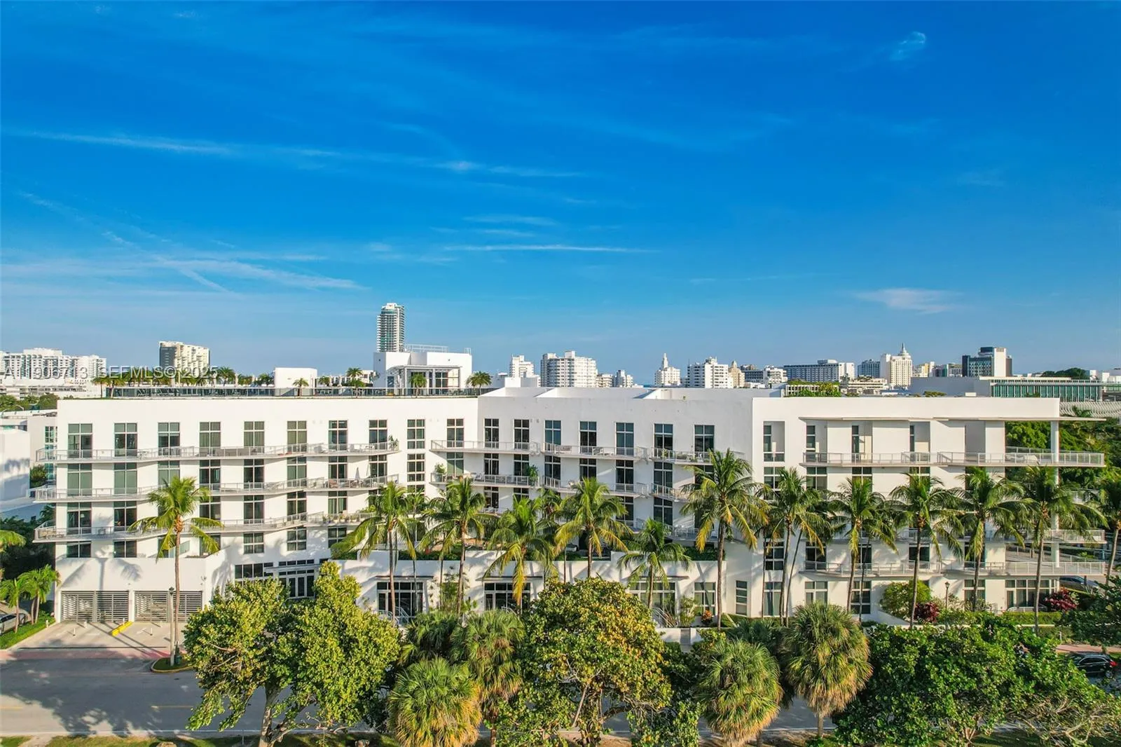 Foto de propiedad en 2001 Meridian Avenue 307, Miami Beach, FL 33139 Miami Beach con MLS# 