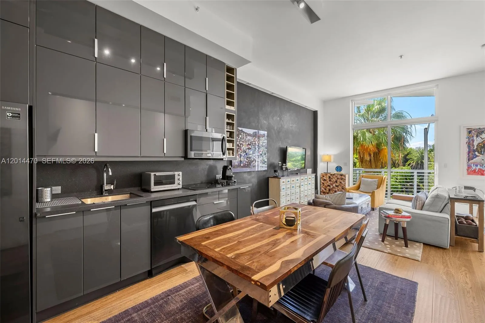 Foto de propiedad en 2001 Meridian Avenue 404, Miami Beach, FL 33139 Miami Beach con MLS# 