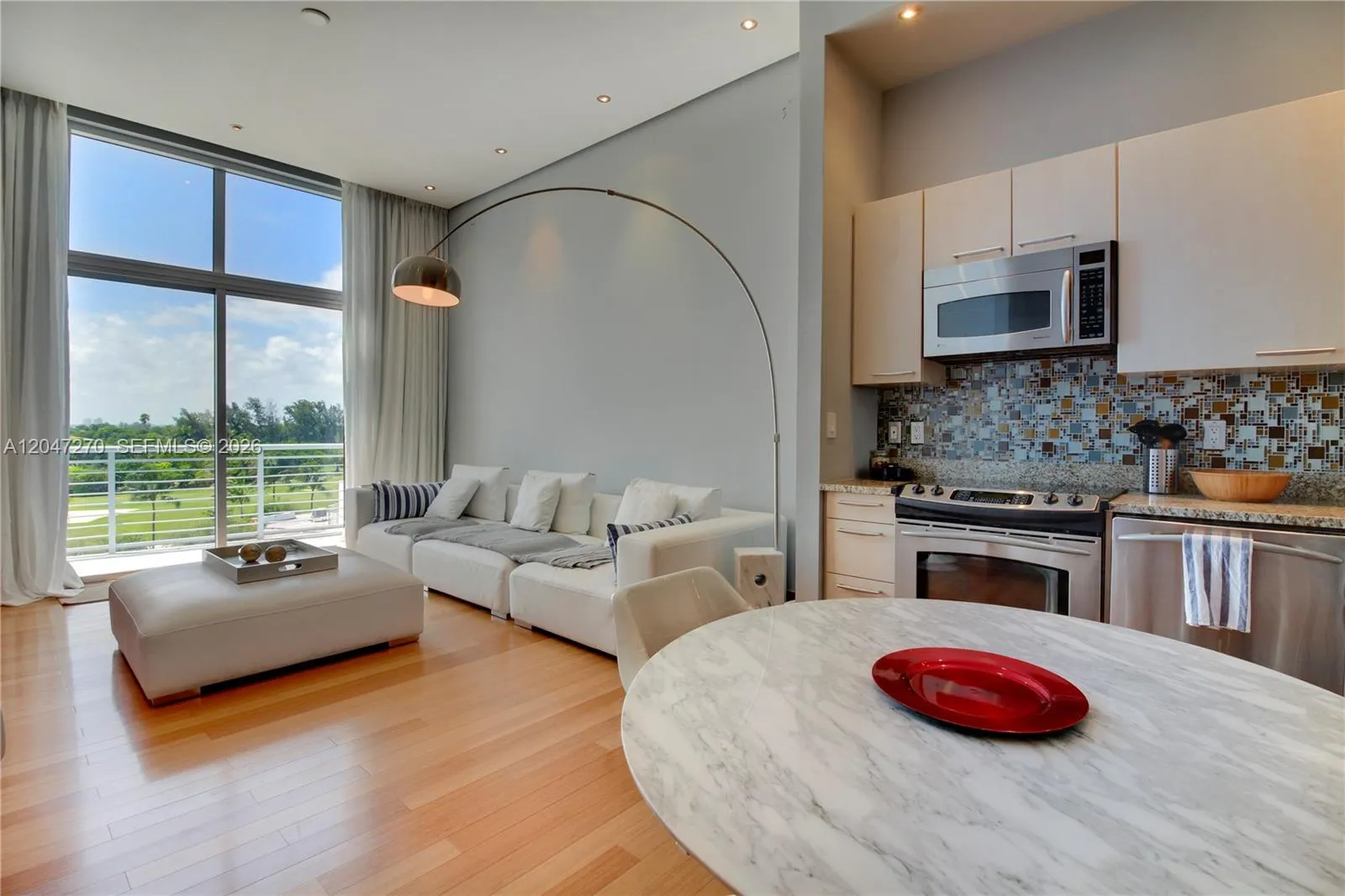 Foto de propiedad en 2001 Meridian Avenue PH-21, Miami Beach, FL 33139 Miami Beach con MLS# 