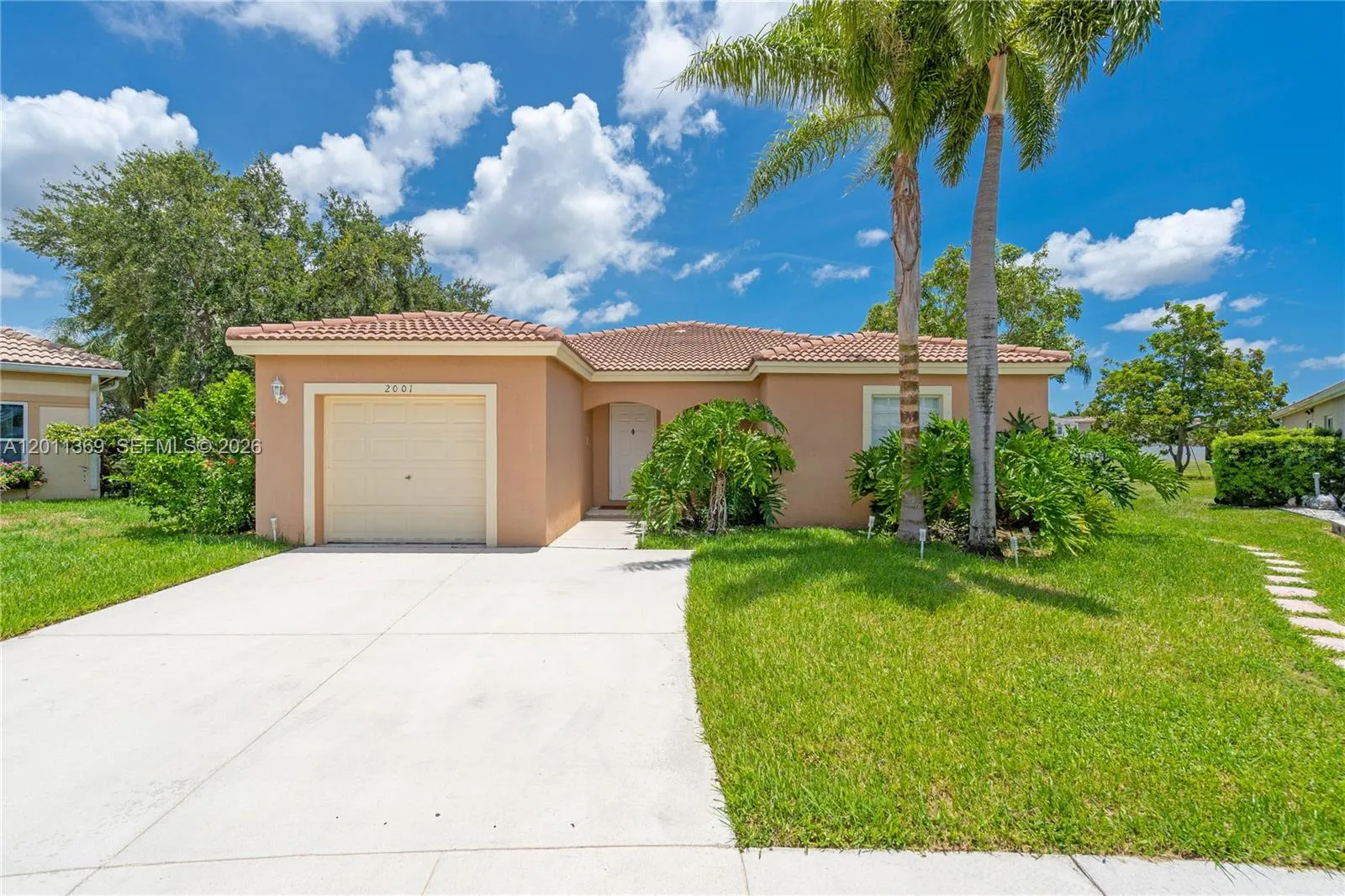 Foto de propiedad en 2001 SW 104th Avenue, Miramar, FL 33025 Miramar con MLS# 