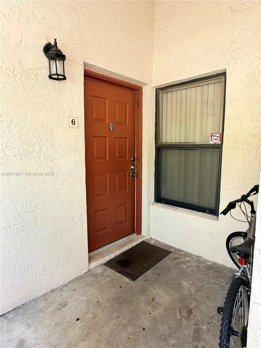 Foto de propiedad en 20035 NE 3rd Court 6, Miami, FL 33179 Miami con MLS# 