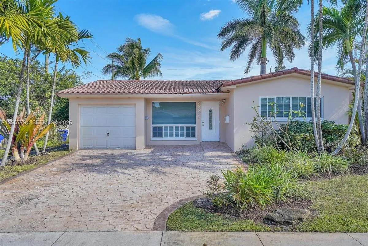Foto de propiedad en 2005 N 36th Avenue, Hollywood, FL 33021 Hollywood con MLS# 