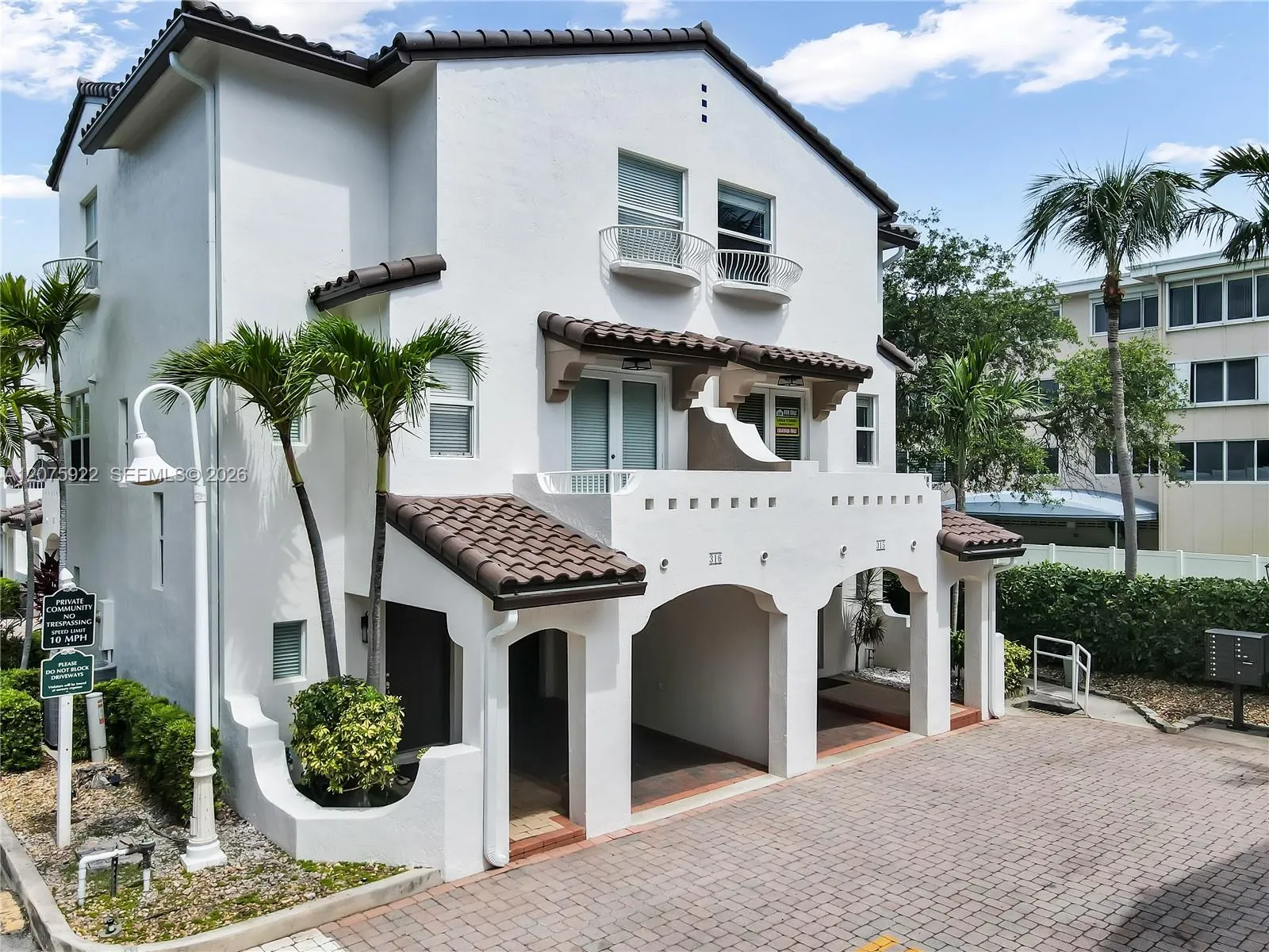 Foto de propiedad en 2005 Ocean Walk Terrace, Lauderdale-By-The-Sea, FL 33062 Lauderdale-By-The-Sea con MLS# 