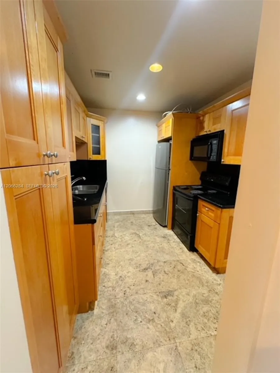 Foto de propiedad en 2008 Jackson B7, Hollywood, FL 33020 Hollywood con MLS# 