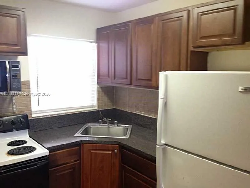 Foto de propiedad en 2008 Jackson Street E2, Hollywood, FL 33020 Hollywood con MLS# 