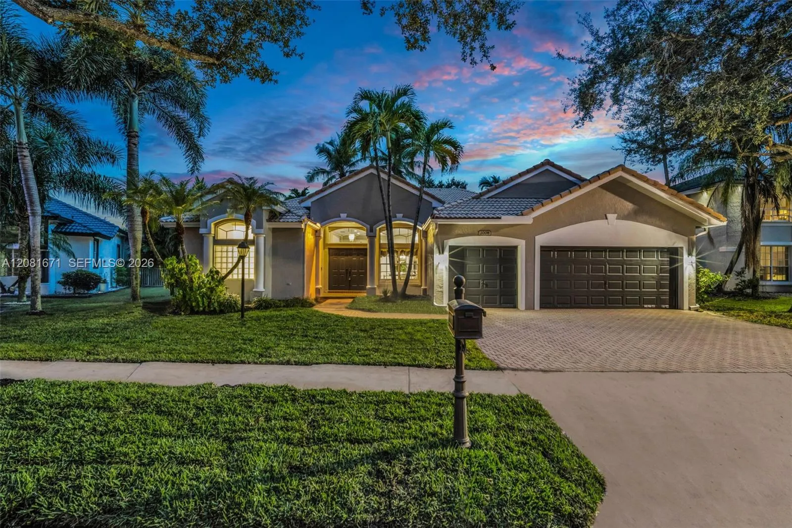 Foto de propiedad en 2008 NW 126th Avenue, Pembroke Pines, FL 33028 Pembroke Pines con MLS# 
