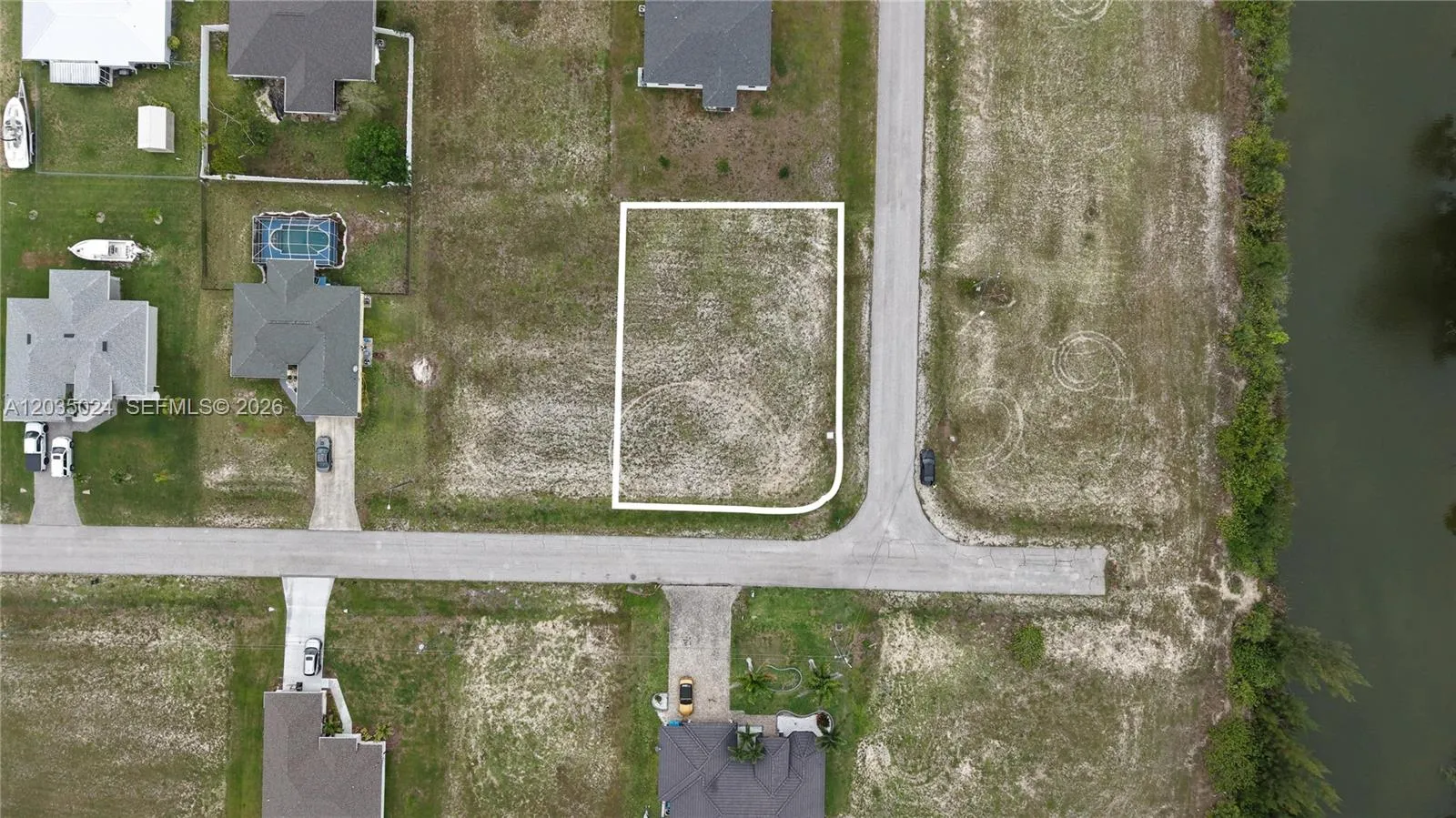 Foto de propiedad en 2009 NW 2nd Avenue, Cape Coral, FL 33993 Cape Coral con MLS# 