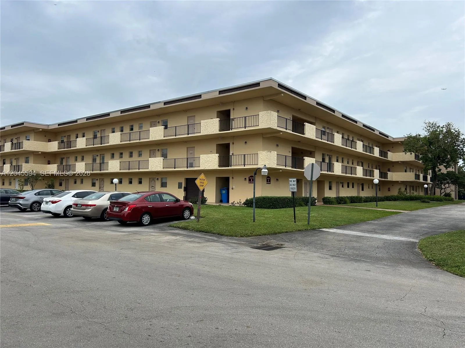 Foto de propiedad en 201 Berkley Road 104, Hollywood, FL 33024 Hollywood con MLS# 