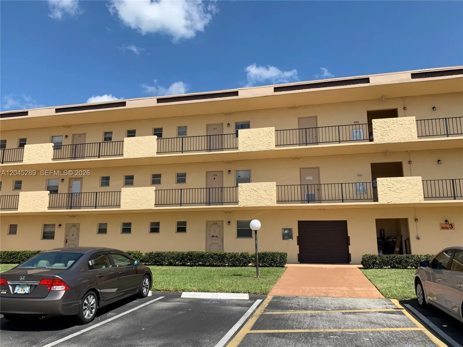 Foto de propiedad en 201 Berkley Road 204, Hollywood, FL 33024 Hollywood con MLS# 