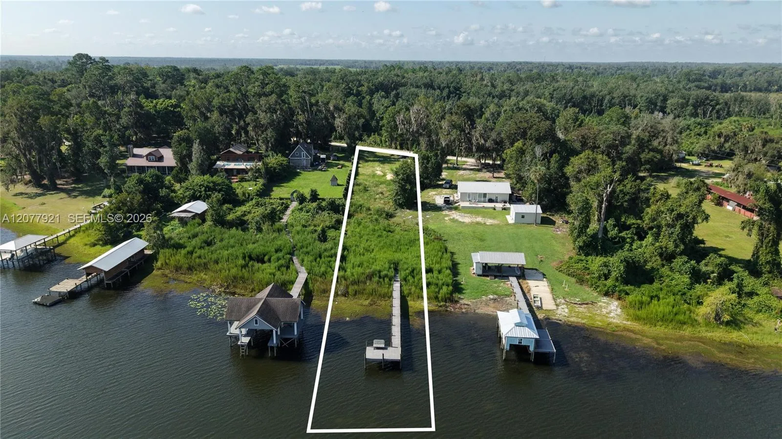 Foto de propiedad en 201 Floradandy Road, FL 32640  con MLS# 