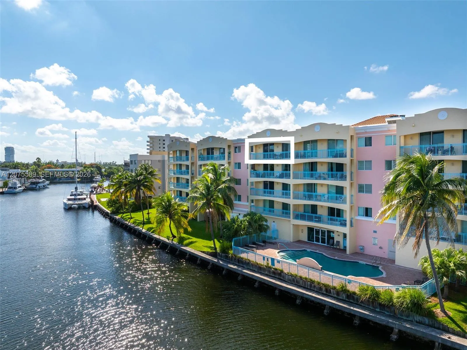 Foto de propiedad en 201 Golden Isles Drive 505, Hallandale Beach, FL 33009 Hallandale Beach con MLS# 