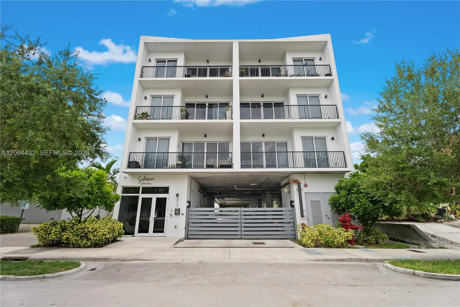 Foto de propiedad en 2010 SW 25th Terrace 305, Miami, FL 33133 Miami con MLS# 