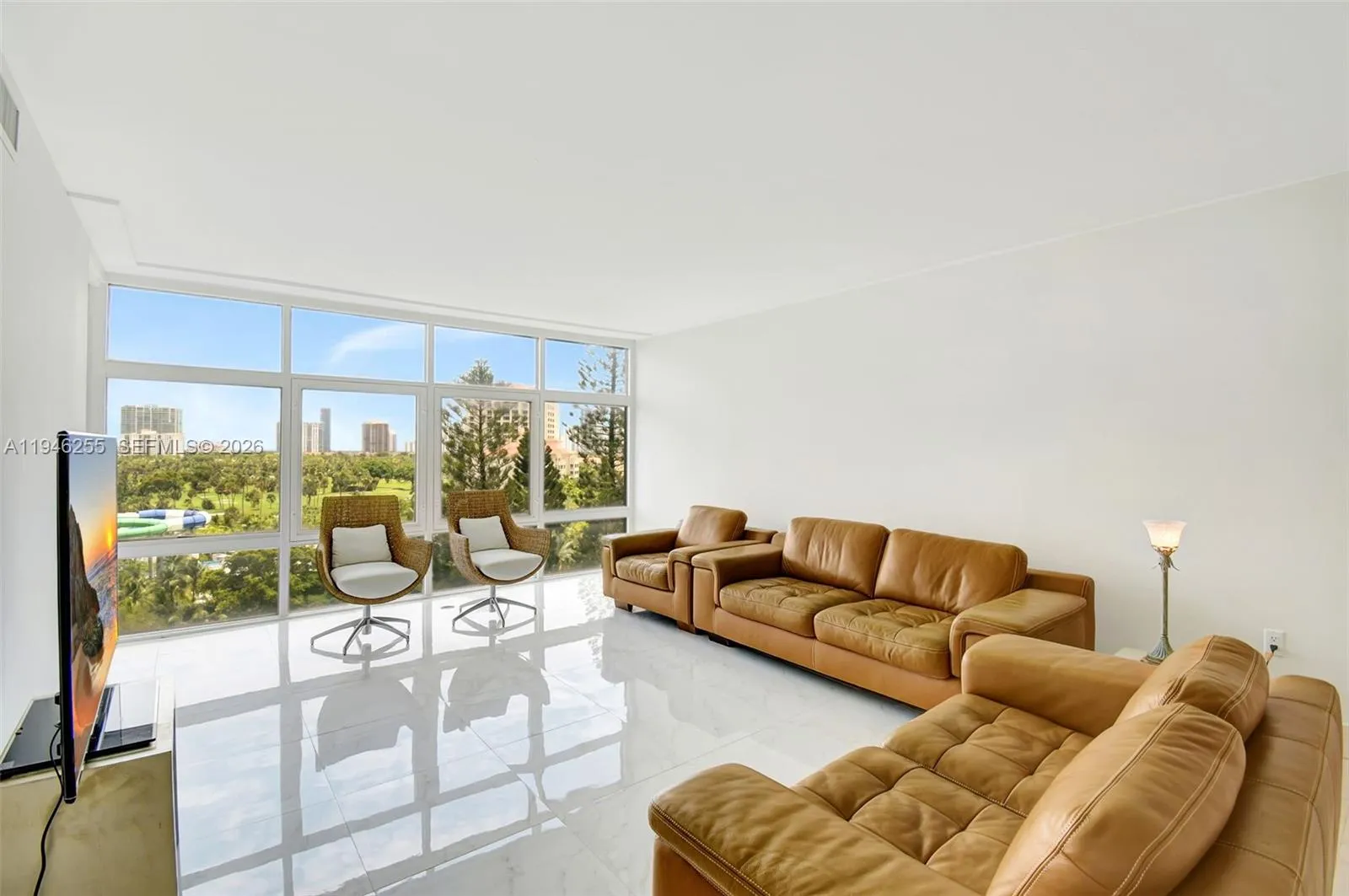 Foto de propiedad en 20100 W Country Club Drive 1005, Aventura, FL 33180 Aventura con MLS# 