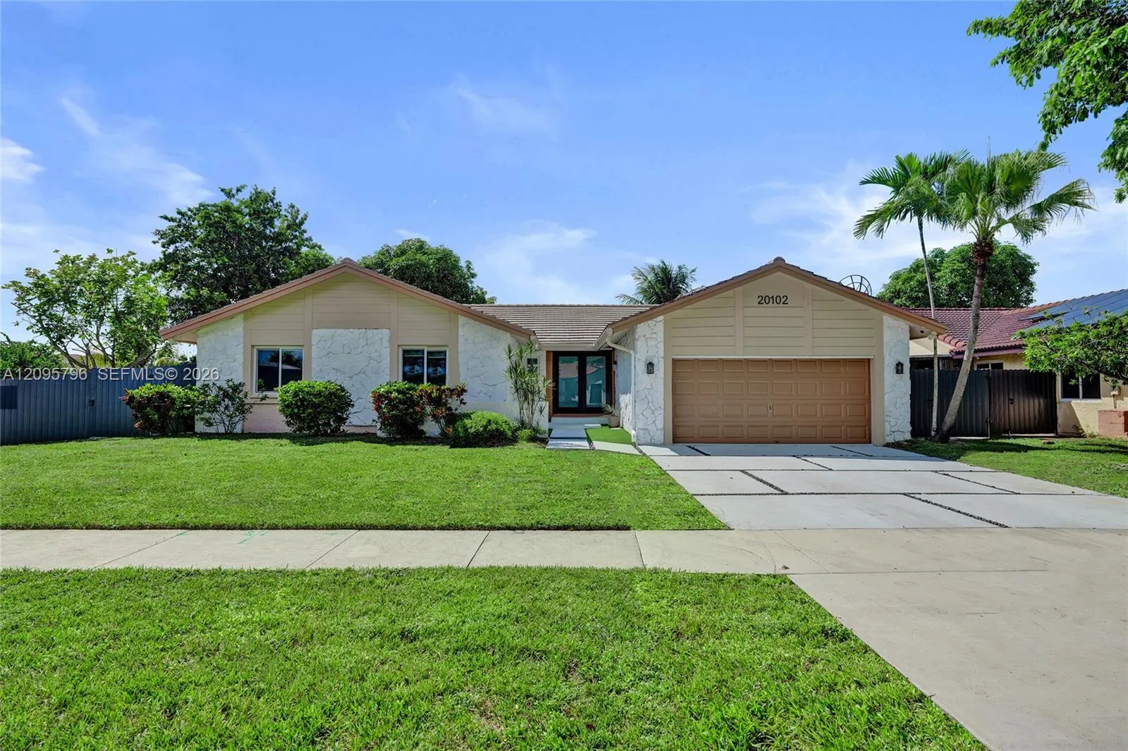 En Venta 20102 NW 62nd Avenue, Hialeah, FL 33015, Hialeah, FL 33015