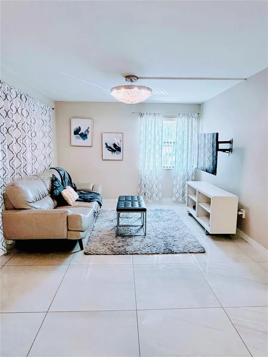 En Venta 20120 NE 3rd Court 7, Miami, FL 33179, Miami, FL 33179