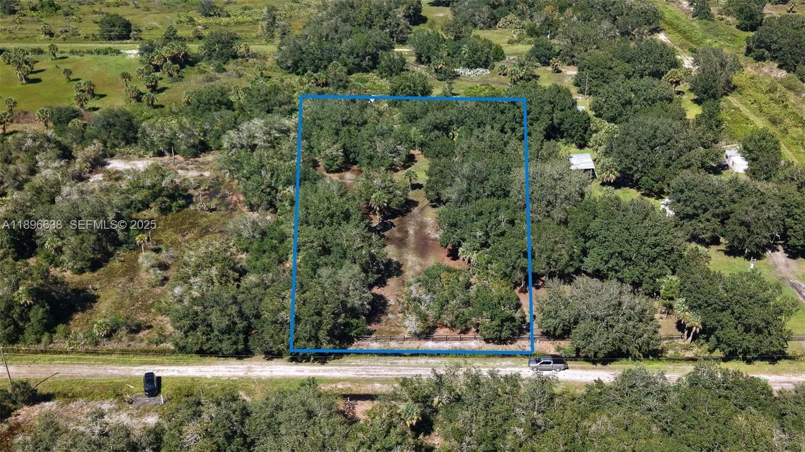 Foto de propiedad en 20125 NW 300th Street, Okeechobee, FL 34972 Okeechobee con MLS# 