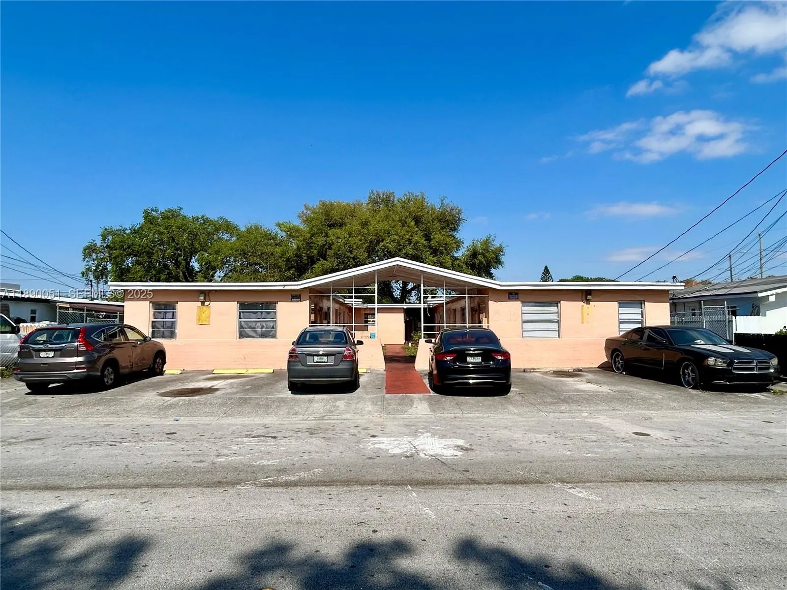 Foto de propiedad en 2013 Washington Avenue, Opa-Locka, FL 33054 Opa-Locka con MLS# 