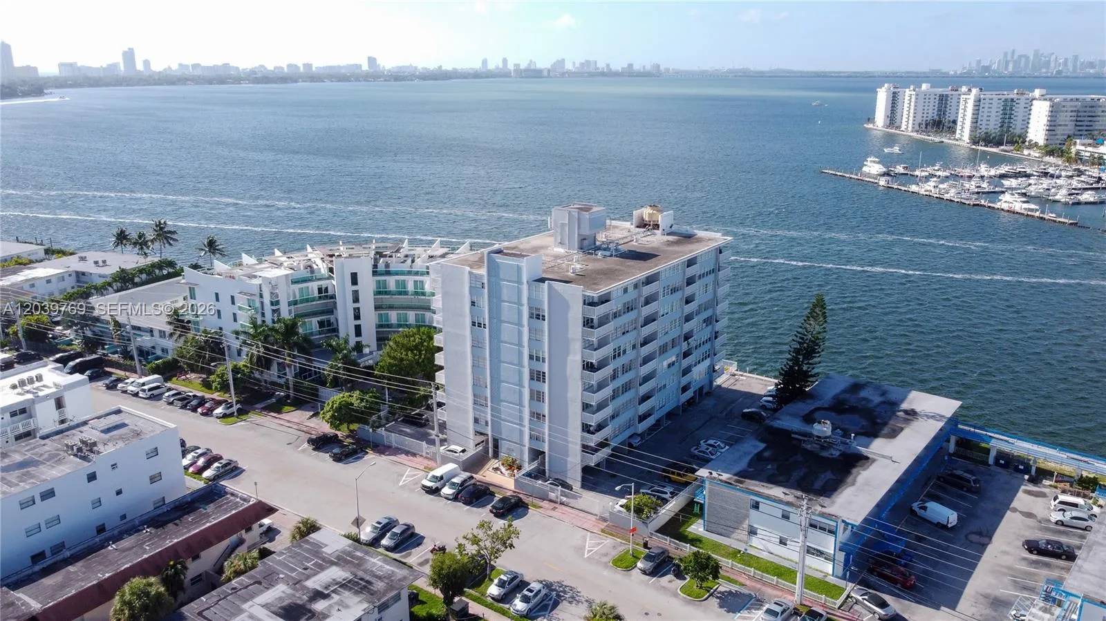 Foto de propiedad en 2016 Bay Drive 201, Miami Beach, FL 33141 Miami Beach con MLS# 