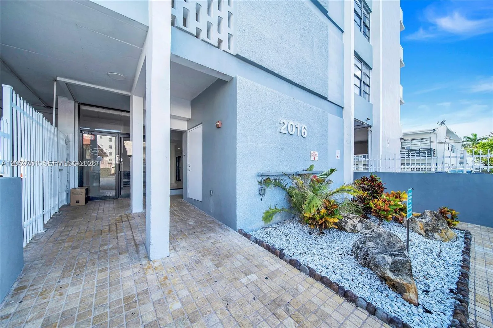 Foto de propiedad en 2016 Bay Drive 304, Miami Beach, FL 33141 Miami Beach con MLS# 