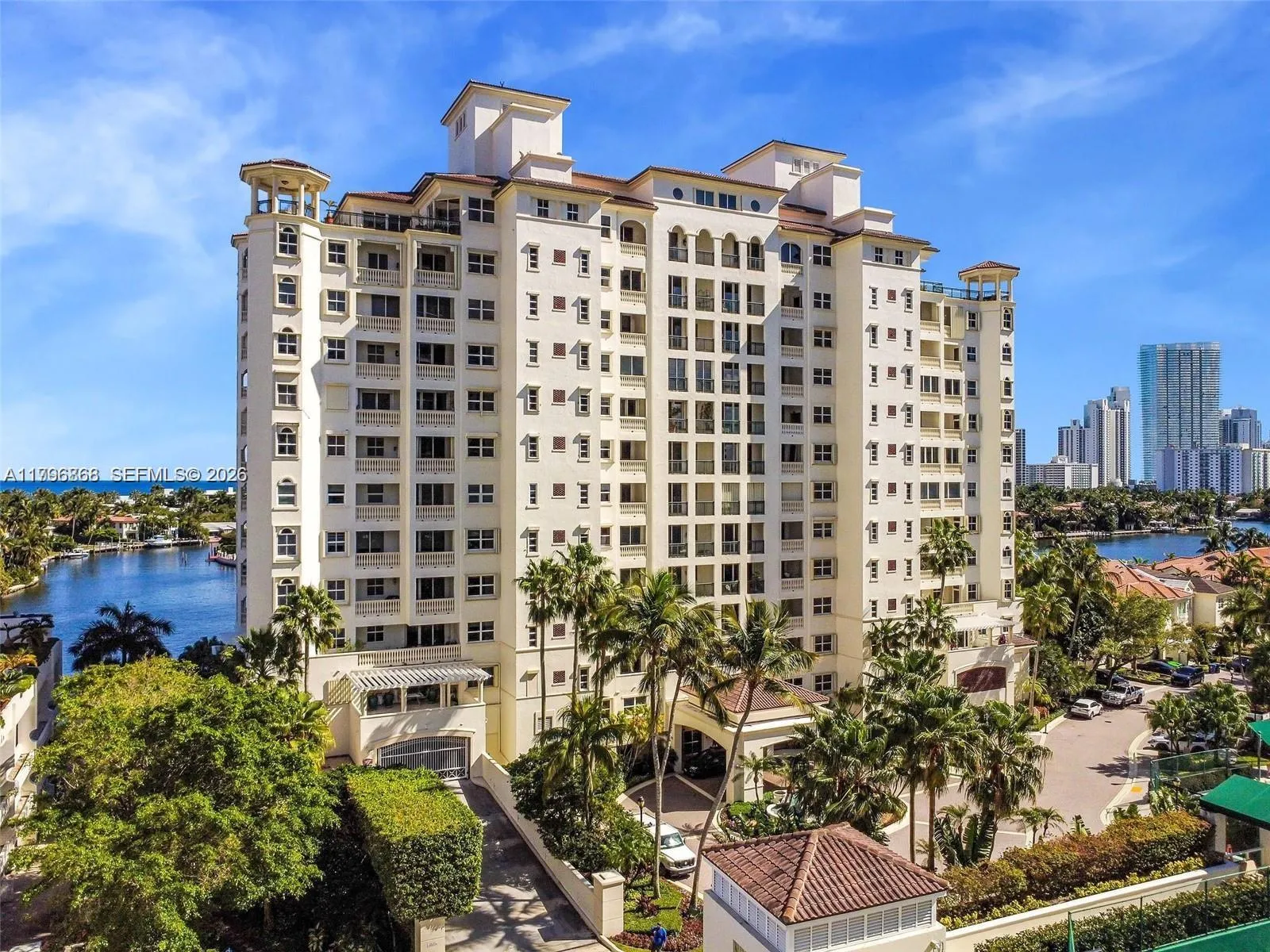 Foto de propiedad en 20165 NE 39 Place 403, Aventura, FL 33180 Aventura con MLS# 