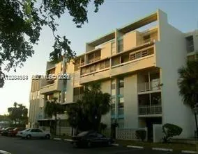 Foto de propiedad en 2017 NW 46th Avenue A104, Lauderdale Lakes, FL 33313 Lauderdale Lakes con MLS# 