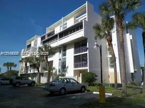 Foto de propiedad en 2017 NW 46th Avenue A406, Lauderhill, FL 33313 Lauderhill con MLS# 