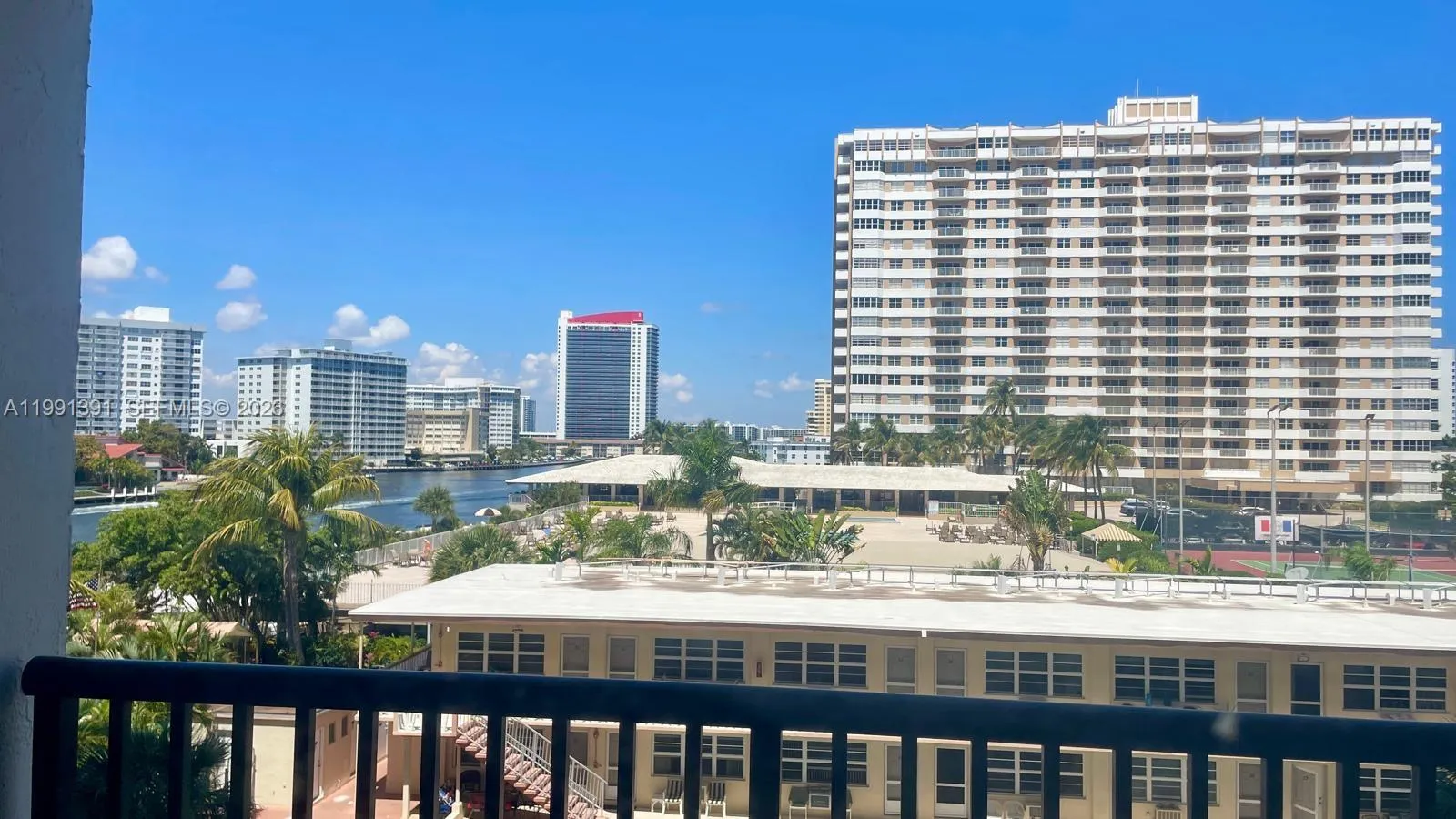 Foto de propiedad en 2017 Ocean Drive 405W, Hallandale Beach, FL 33009 Hallandale Beach con MLS#