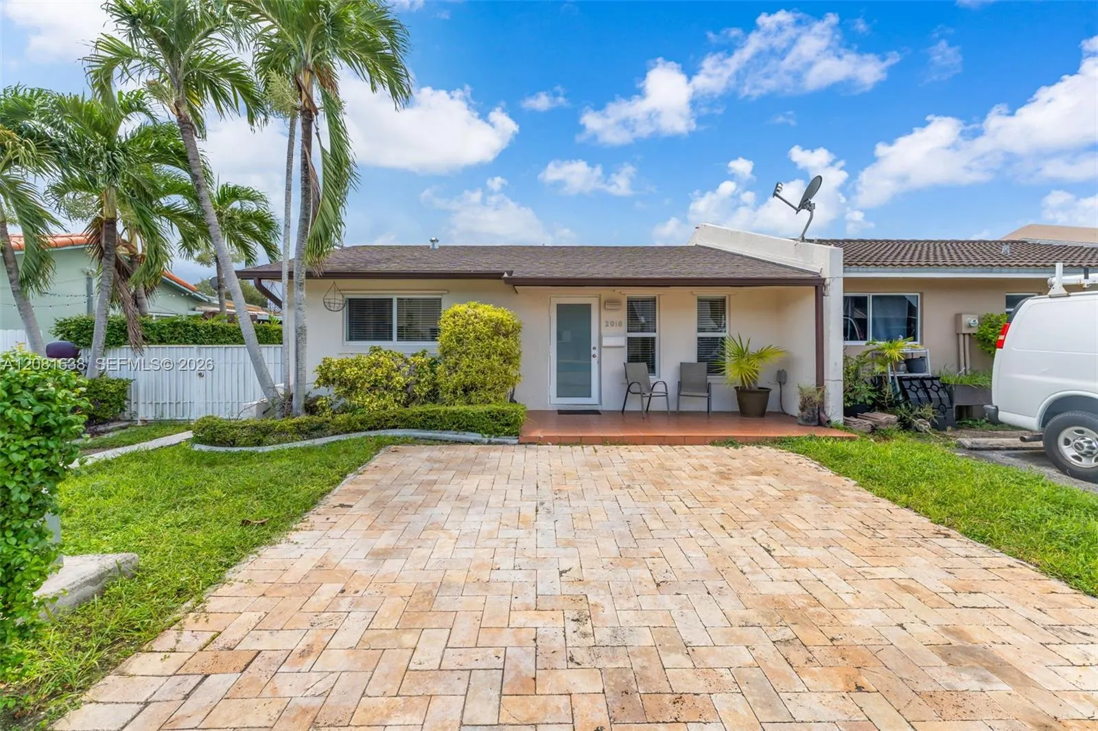 Foto de propiedad en 2018 SW 103rd Court, Miami, FL 33165 Miami con MLS# 