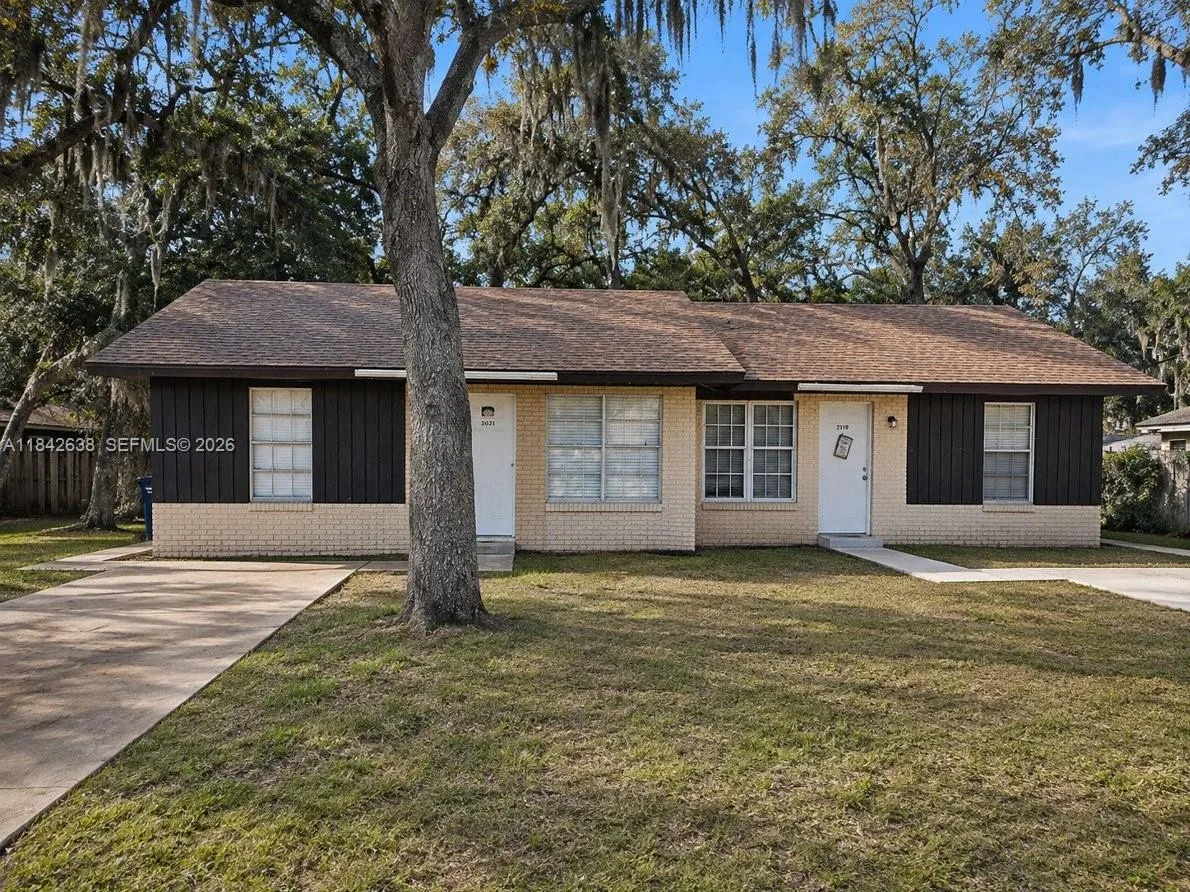 Foto de propiedad en 2019 Colmar Avenue, Sebring, FL 33870 Sebring con MLS# 