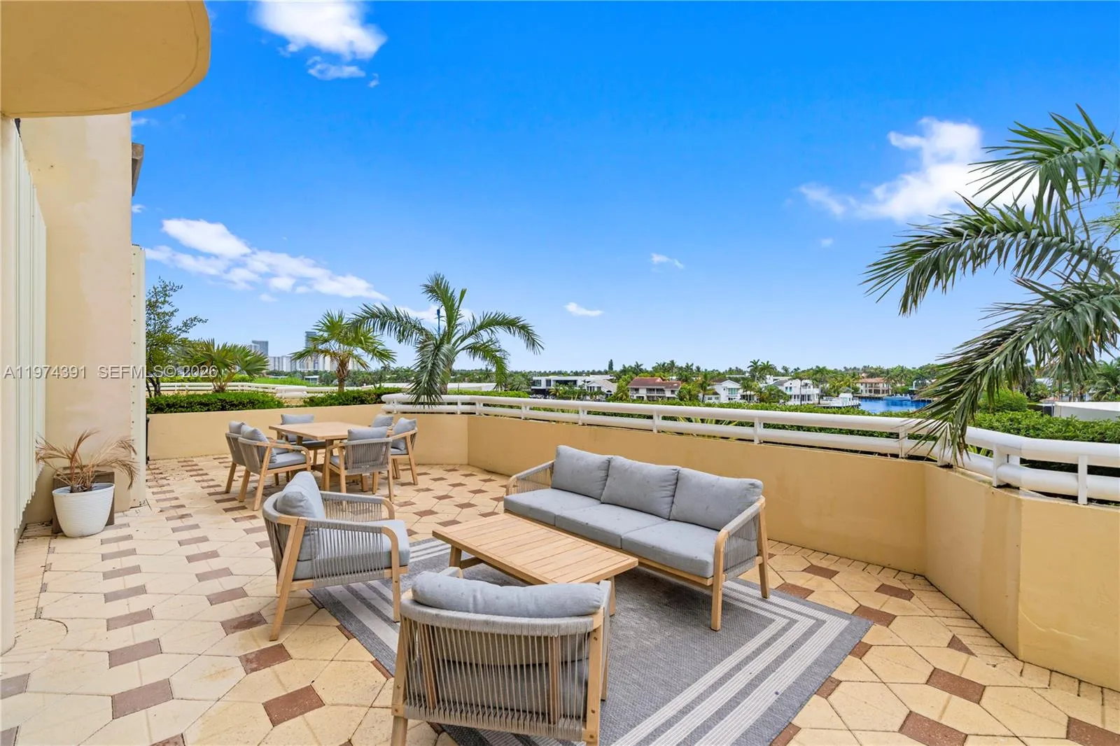 Foto de propiedad en 20191 E Country Club Drive 407, Aventura, FL 33180 Aventura con MLS# 