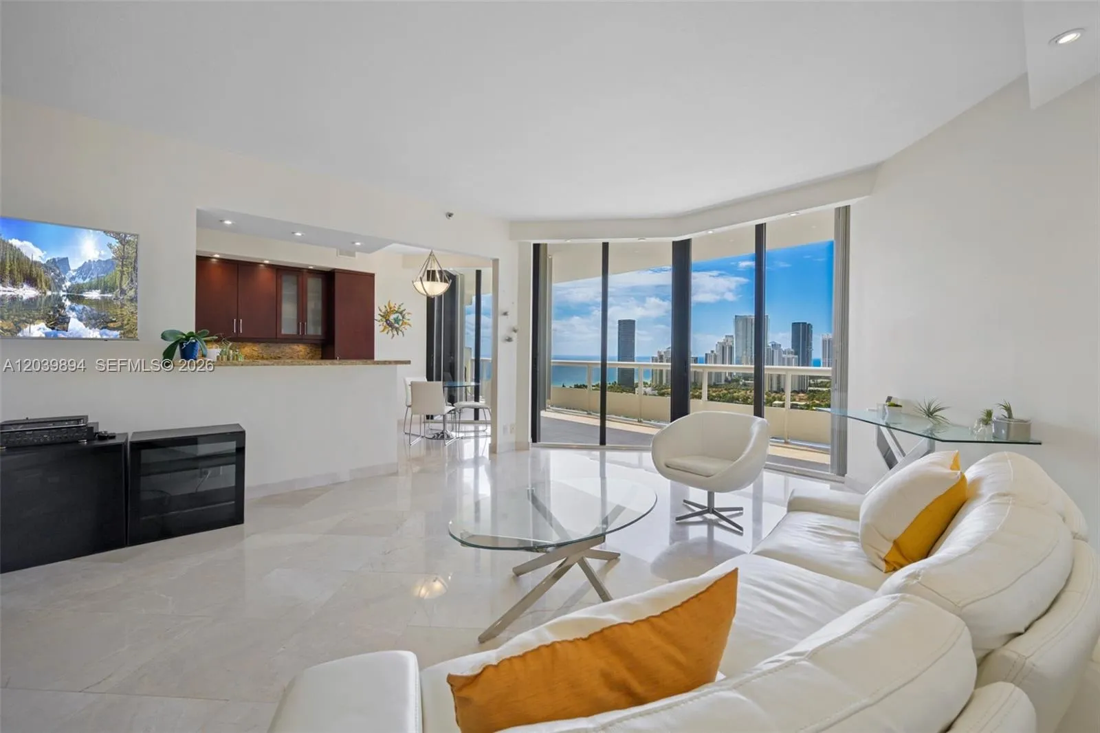 Foto de propiedad en 20191 E Country Club Drive TS8, Aventura, FL 33180 Aventura con MLS# 