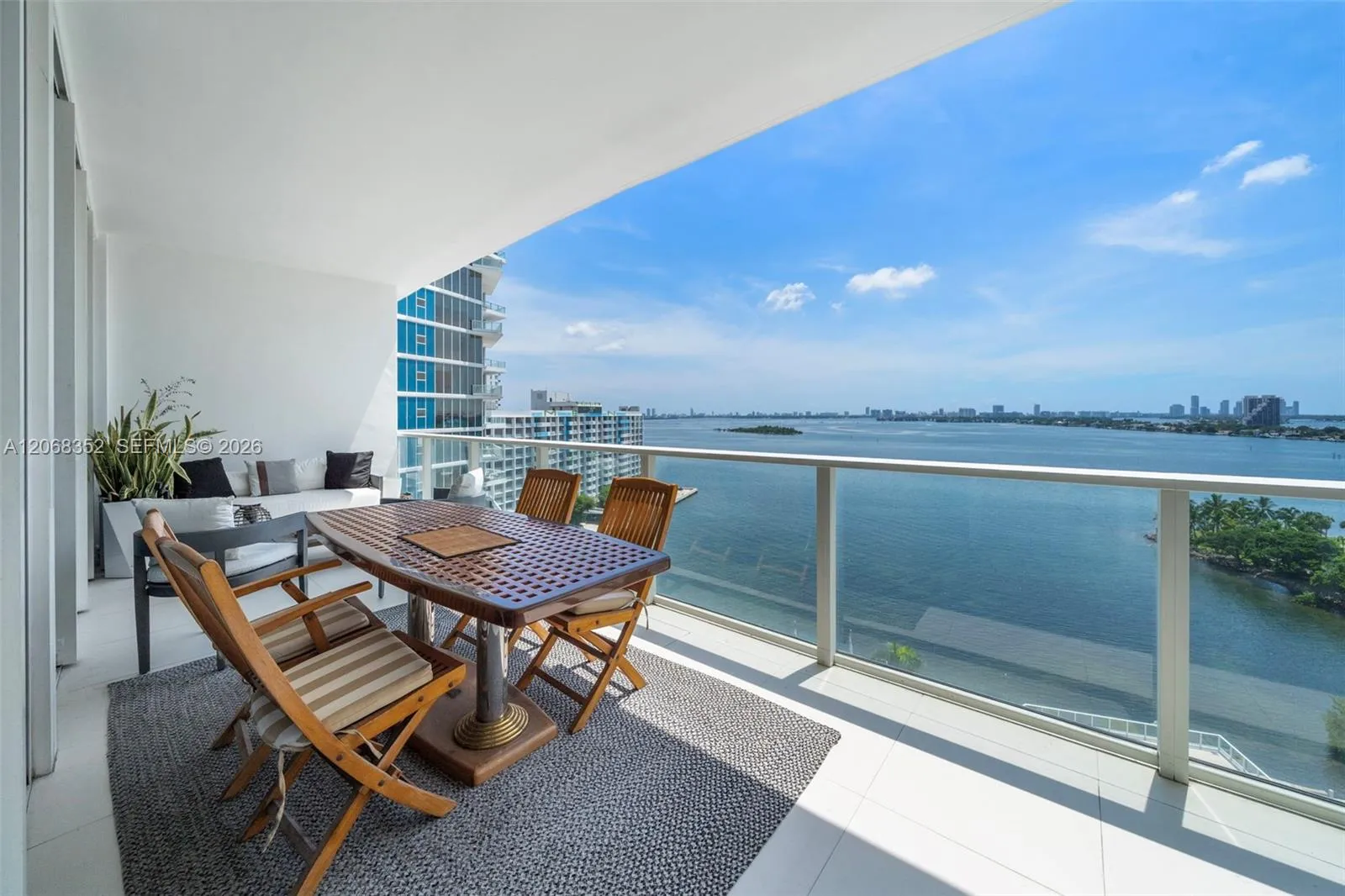 Foto de propiedad en 2020 N Bayshore Drive 1407, Miami, FL 33137 Miami con MLS#