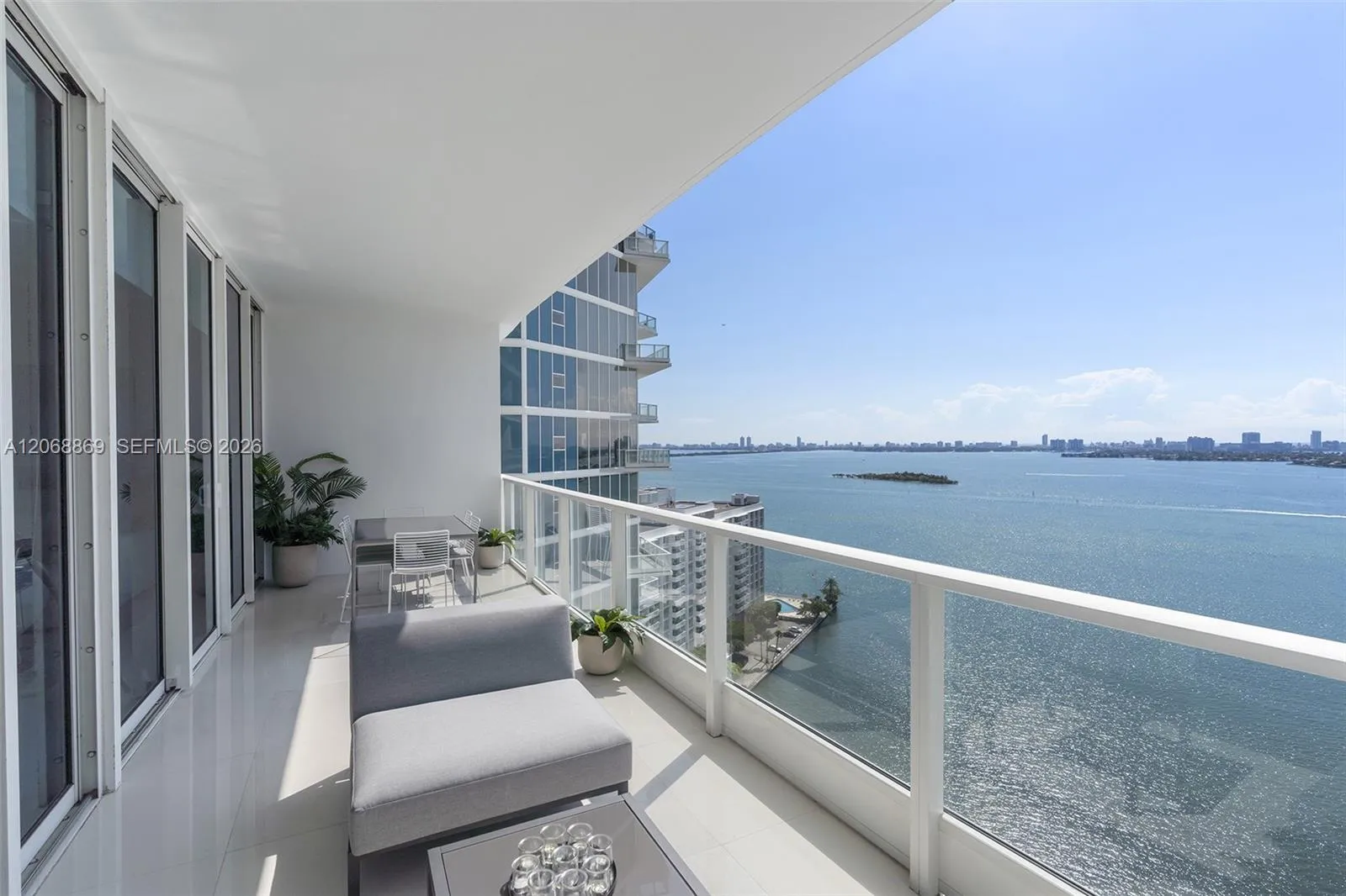 Foto de propiedad en 2020 N Bayshore Drive 2105, Miami, FL 33137 Miami con MLS#