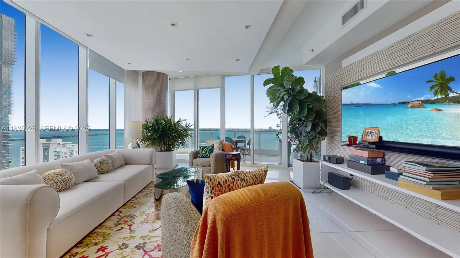 Foto de propiedad en 2020 N Bayshore Drive 2801, Miami, FL 33137 Miami con MLS# 