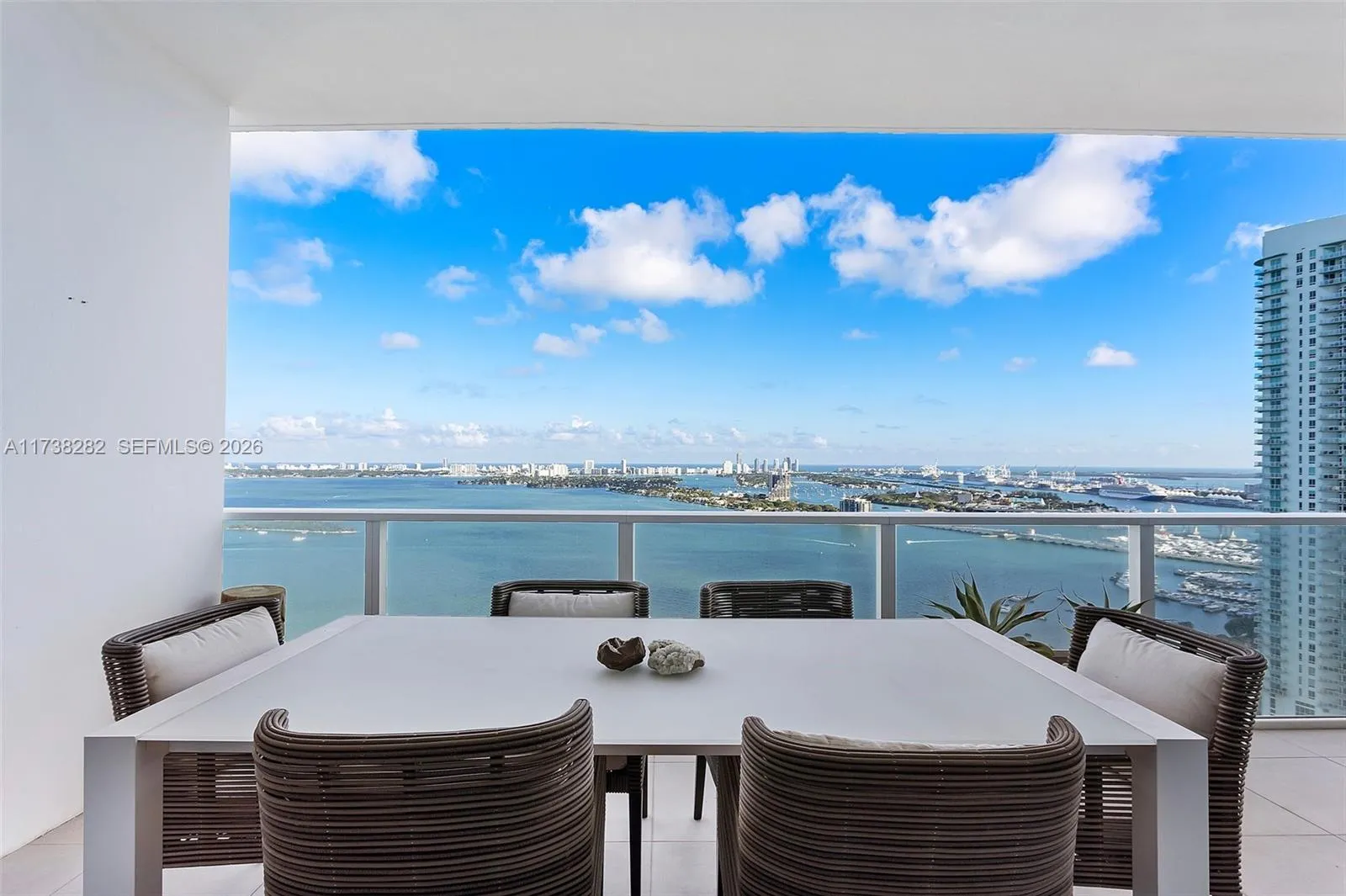 Foto de propiedad en 2020 N Bayshore Drive 3307, Miami, FL 33137 Miami con MLS# 