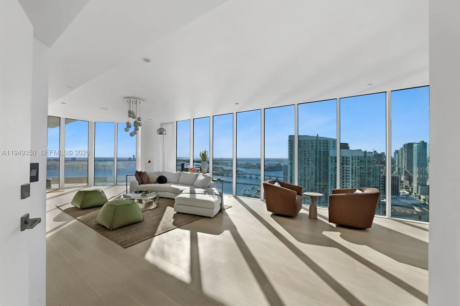 Foto de propiedad en 2020 N Bayshore Drive PH4302, Miami, FL 33137 Miami con MLS# 