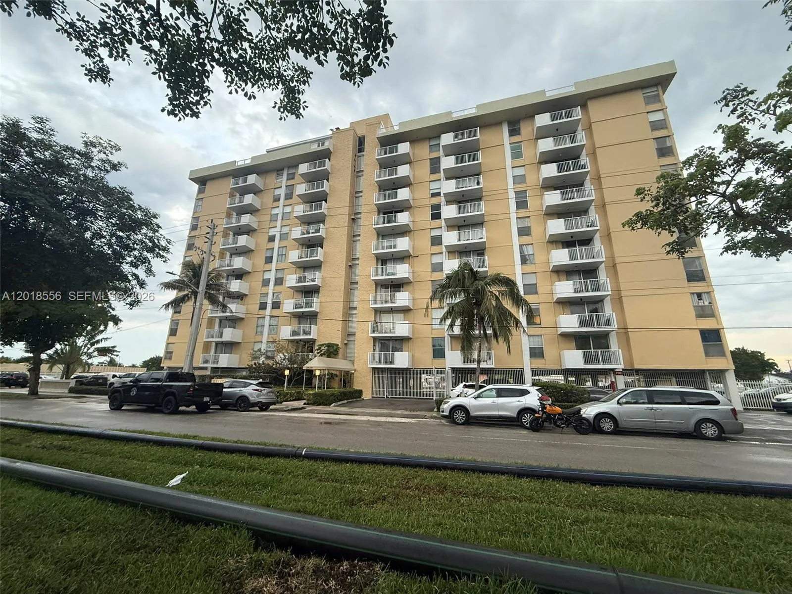 Foto de propiedad en 2020 NE 135th Street 503, North Miami, FL 33181 North Miami con MLS# 