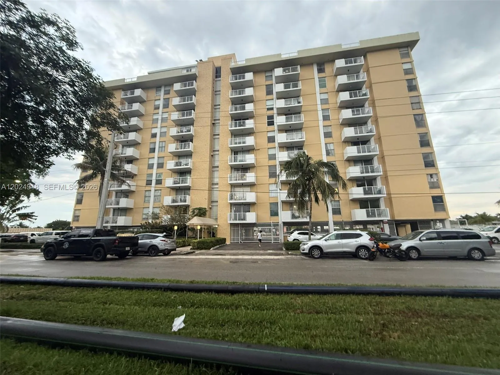 En Renta 2020 NE 135th Street 503, North Miami, FL 33181, North Miami, FL 33181