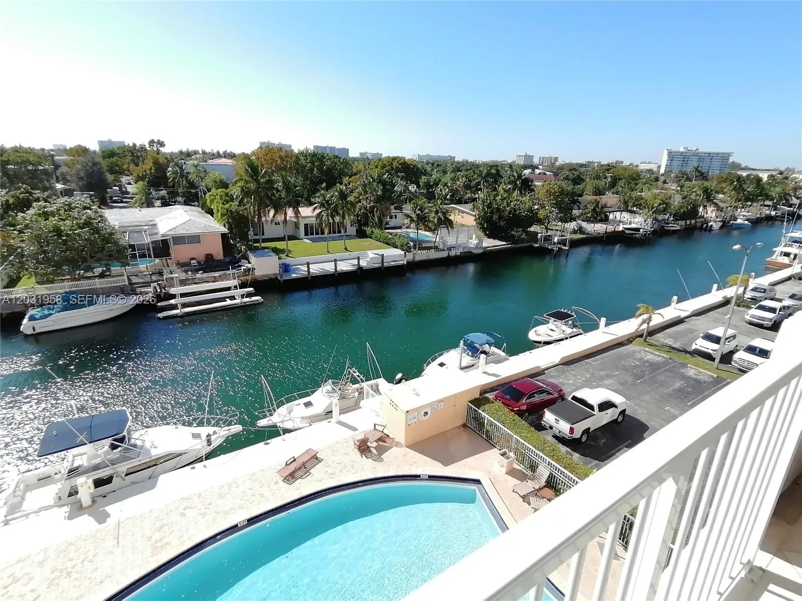 Foto de propiedad en 2020 NE 135th Street 506, North Miami, FL 33181 North Miami con MLS# 