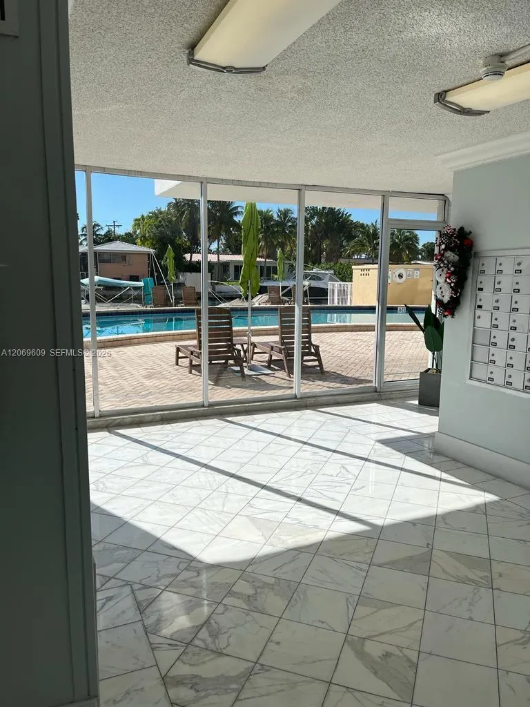 Foto de propiedad en 2020 NE 135th Street 609, North Miami, FL 33181 North Miami con MLS# 