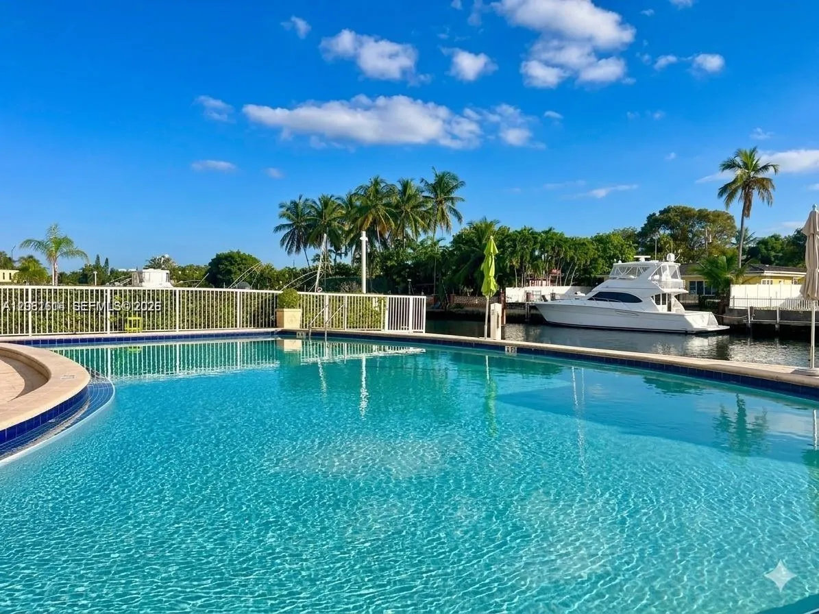 Foto de propiedad en 2020 NE 135th Street 710, North Miami, FL 33181 North Miami con MLS# 
