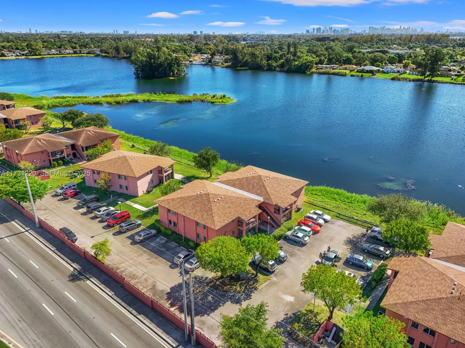 Foto de propiedad en 2020 NW 119th Street 1122, Miami, FL 33167 Miami con MLS# 
