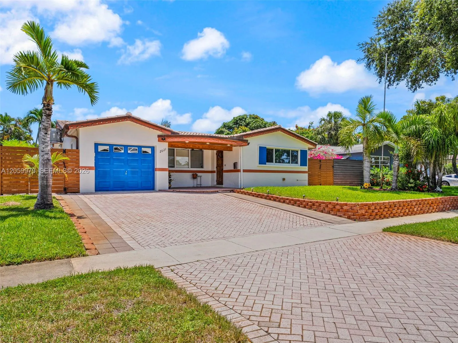 Foto de propiedad en 2021 N 52nd Avenue, Hollywood, FL 33021 Hollywood con MLS# 