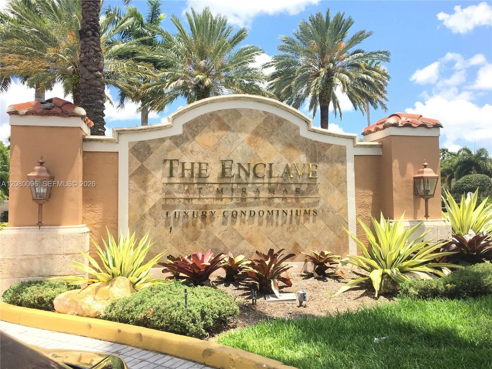 Foto de propiedad en 2021 Renaissance Boulevard 303, Miramar, FL 33025 Miramar con MLS# 