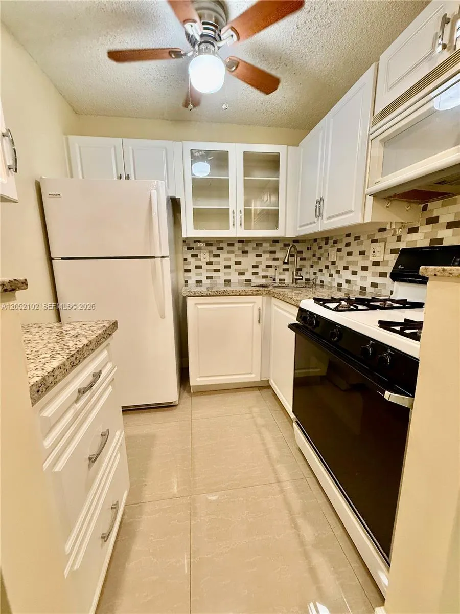 Foto de propiedad en 20210 NE 2nd Avenue V4, Miami Gardens, FL 33179 Miami Gardens con MLS# 