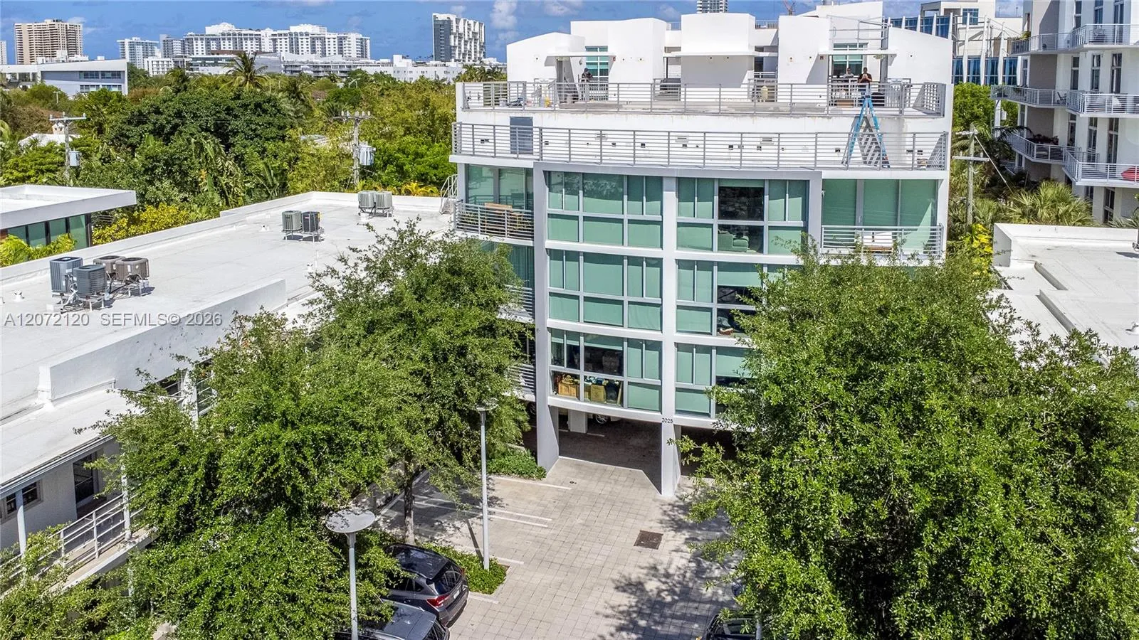 Foto de propiedad en 2025 Meridian Avenue 2, Miami Beach, FL 33139 Miami Beach con MLS# 