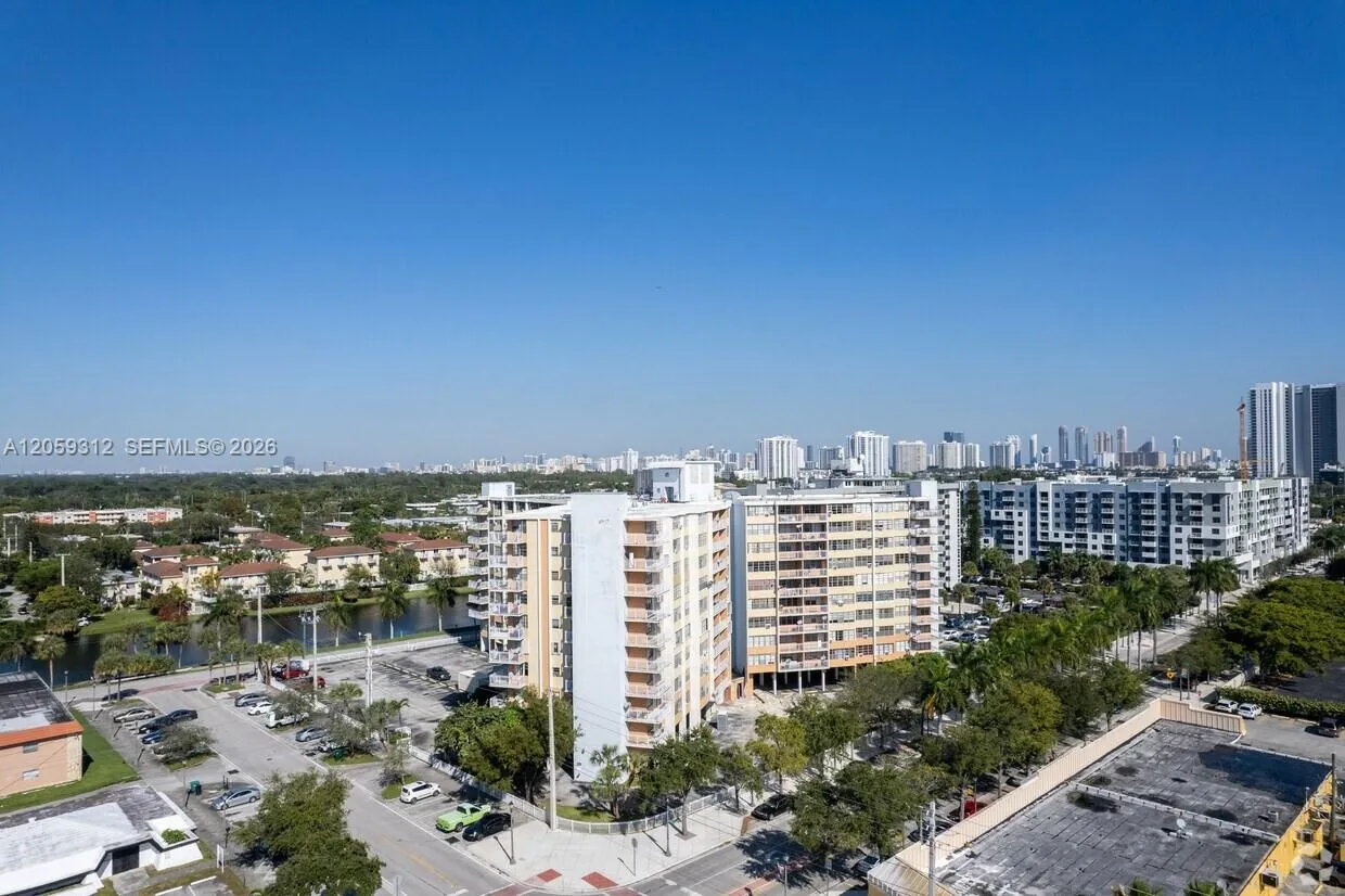Foto de propiedad en 2025 NE 164th Street 1006, North Miami Beach, FL 33162 North Miami Beach con MLS# 