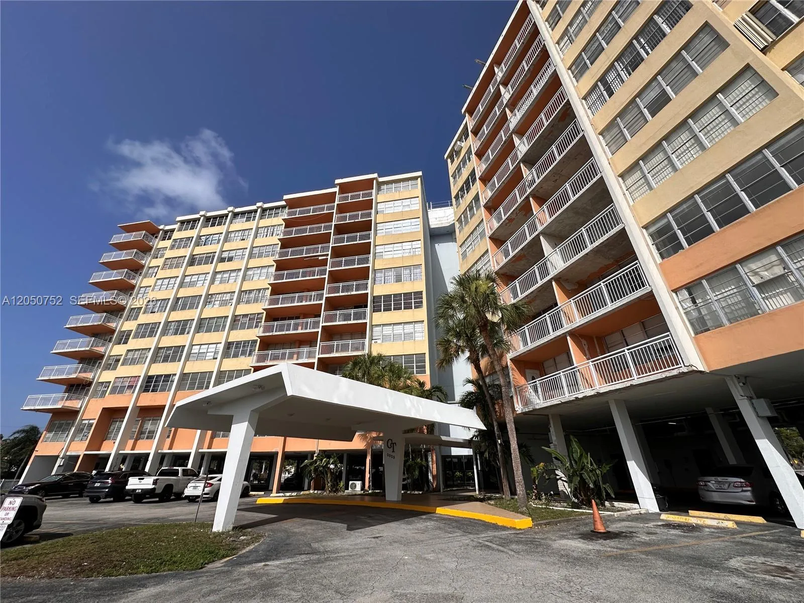 Foto de propiedad en 2025 NE 164th Street 1008, North Miami Beach, FL 33162 North Miami Beach con MLS# 