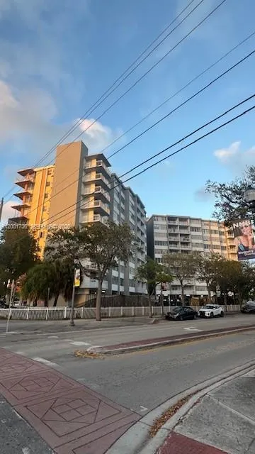 Foto de propiedad en 2025 NE 164th Street 616, North Miami Beach, FL 33162 North Miami Beach con MLS# 
